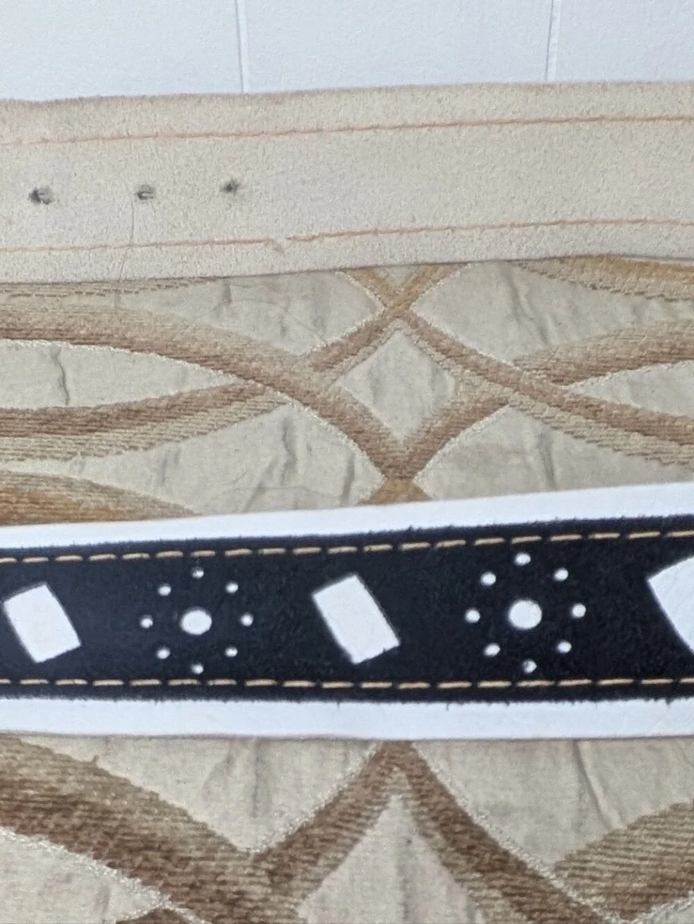 VTG Men's Shaggy Black Suede White Geometric Stitched Belt Metal Buckle Sz 30